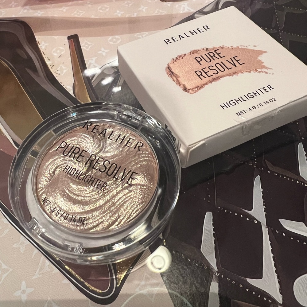 Essentials Make Up Bundle - 6 pc Set - Picture 9 of 11